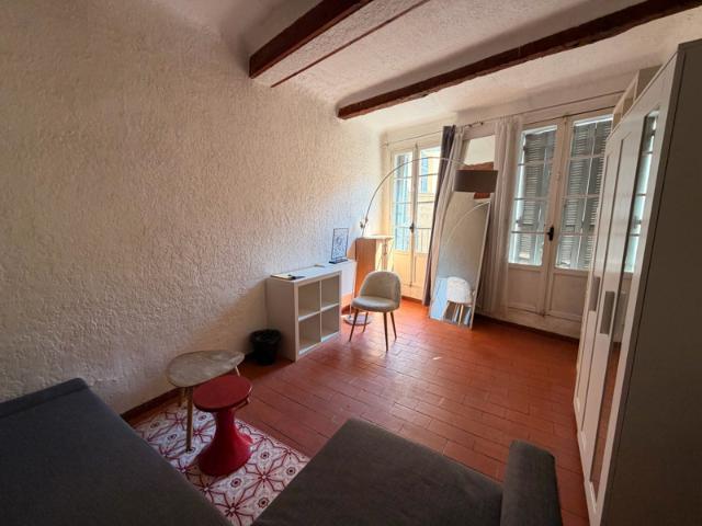 CHARMANT STUDIO DE 20 M2 CENTRE VILLE RUE MIGNET AIX E