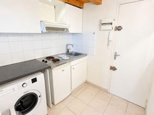 Charmant studio de 25 m² avec mezzanine situé entre Place de la Canourgue et Place Chabaneau