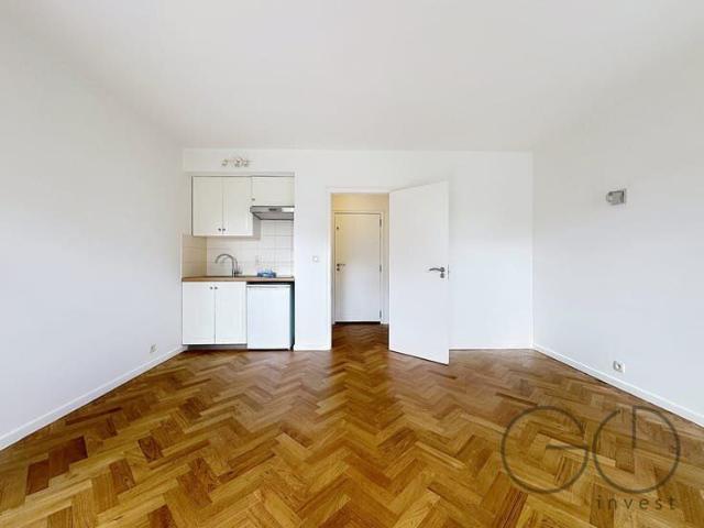 Charmant studio lumineux avec grande terrasse – Quartier Mon