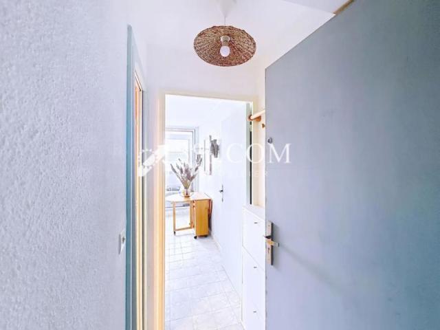 Charmant studio lumineux de 22.5 m2 avec loggia à deux pas d