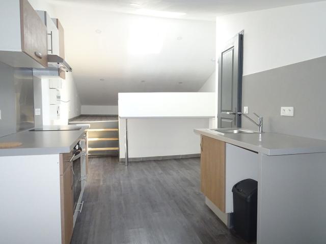 Charmant studio meublé avec mezzanine en plein centre du village