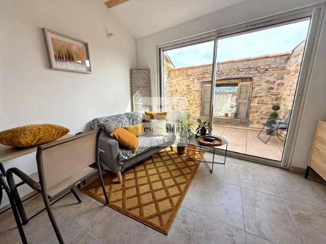 Charmant studio meublé avec terrasse à Laudun L'Ardoise