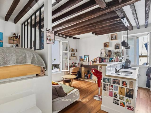 Charmant studio rénové avec espace nuit