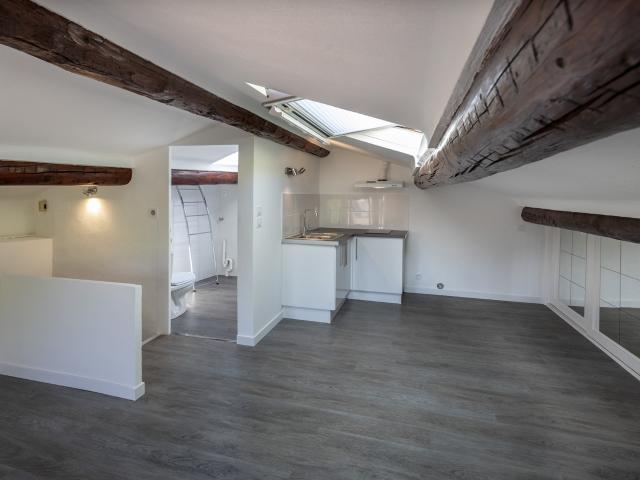 Charmant studio rénové de 14 m2 en plein cœur du centre ville d'Aix en Provence