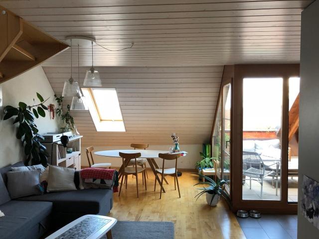 Charmante 3,5 Zimmer Wohnung mit Zwischenstation und zwei Balkonen