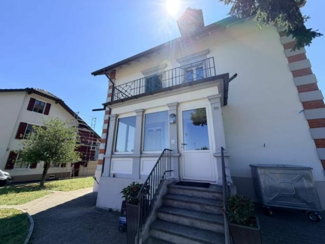 Charmante 3.5 Zimmer Wohnung mit Balkon gepflegtes Wohnen in ruhiger und sonniger Umgebung