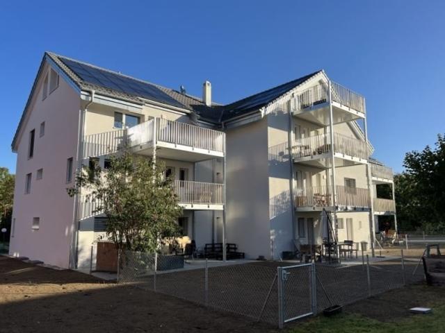 3,5 Zimmer wurden 2026 renoviert, mit Terrasse und privatem Garten