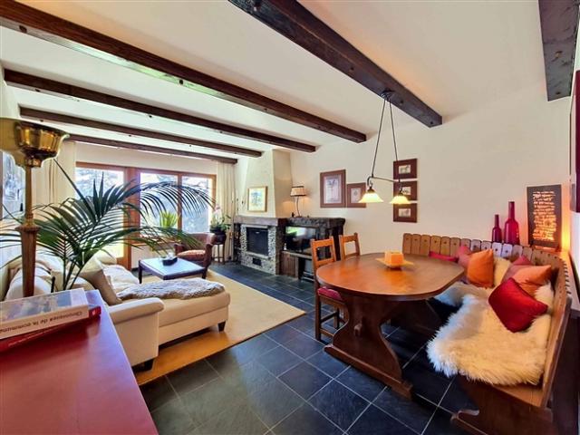 Charmante 3,5 Zimmer Wohnungen, Chalet Atmosphäre und Zugang zum Ski in/Ski out
