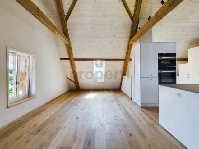 Charmante 3.5 Zimmer Dachwohnung an zentraler Lage in Bätterkinden