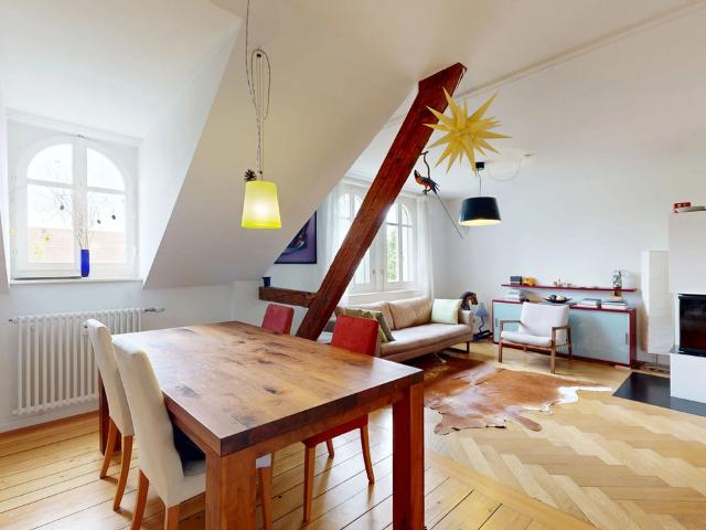 Charmante 3.5 Zimmer Dachwohnung mit Cheminée im Gundeli Quartier