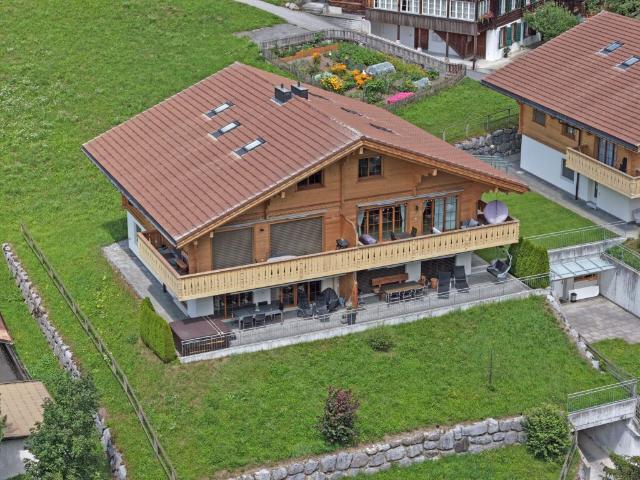 Charmante 3.5 Zimmer Maisonettewohnung mit Galerie an Hanglange
