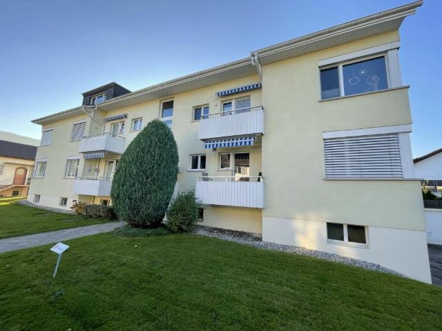 Charmante 3.5Zi Dachwohnung im Grünen