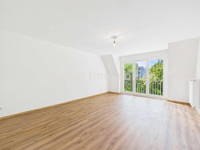 Charmante 3 Zimmer Altbauwohnung mit Balkon in Alt Griesheim