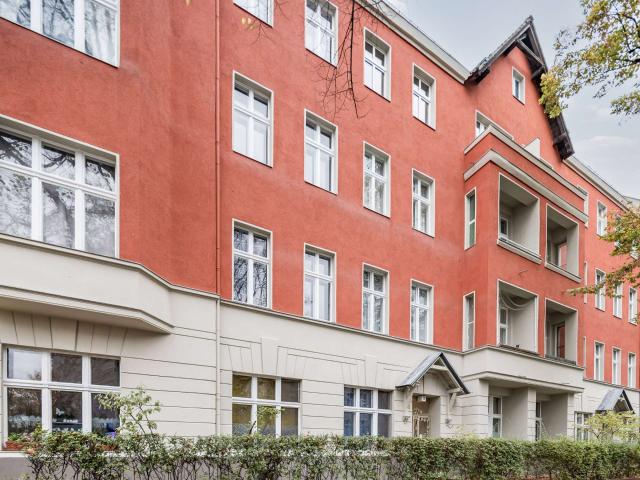 Charmante 3 Zimmer Altbauwohnung mit Loggia im beliebten Berlin Wilmersdorf