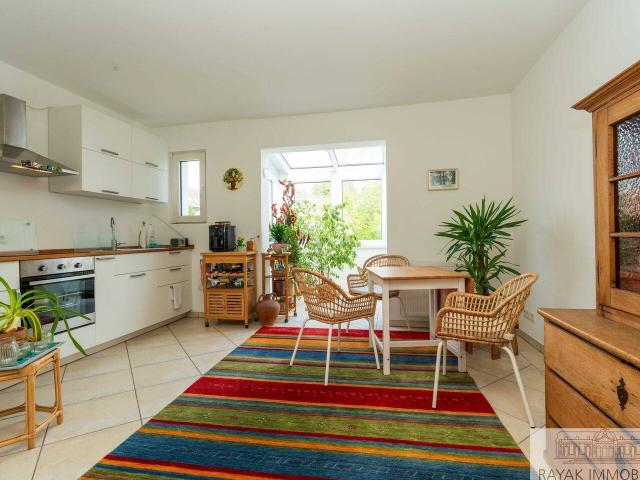 Charmante 3 Zimmer Etagenwohnung mit Wintergarten in Benrath