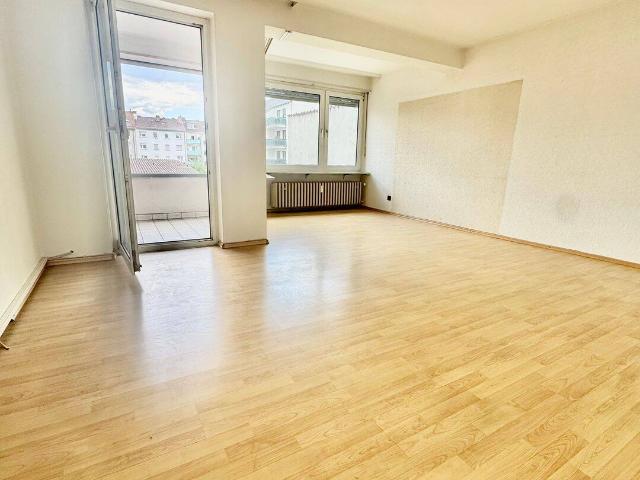 Charmante 3 Zimmer Wohnung mit Potenzial renovierungsbedürftig