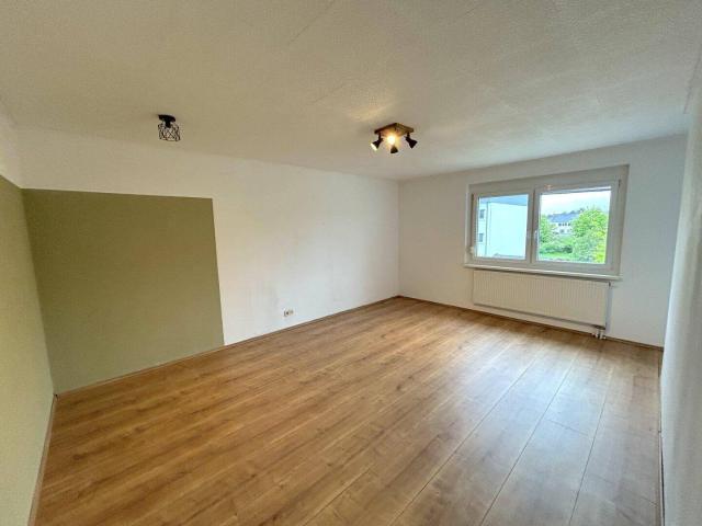 Charmante 3 Zimmer Wohnung mit verglaster Loggia und hochwertiger Ausstattung