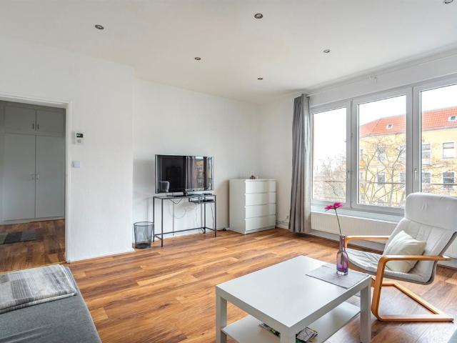 Charmante 1 Zimmer Wohnung in grünem, ruhigem Moabit – ideal für Singles, Paare oder Kapitalanleger