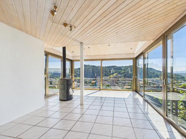 Charmante 2.5 Zimmer Wohnung mit Wintergarten, Garten und Cheminée in Gränichen