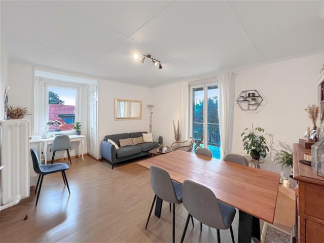 Charmante 2.5 Zimmer Wohnung mit Balkon, Köniz