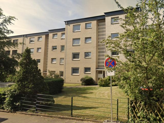 Charmante 2,5 Zimmer Wohnung mit Balkon ins Grüne und Potenzial / Besichtigung nach Anfrage!