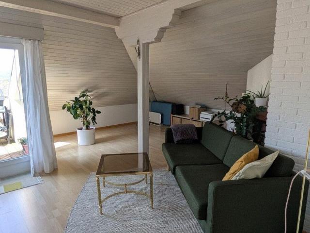 Charmante 2.5 Zimmer Wohnung mit Balkon und Aussicht