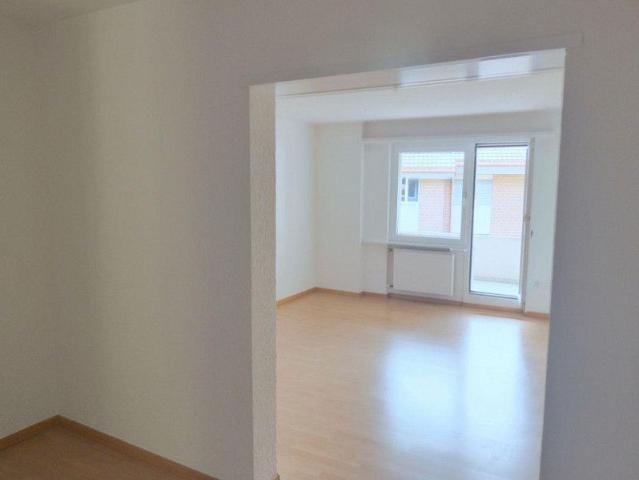 Charmante 2.5 Zimmer Wohnung mit Balkon und Aussicht