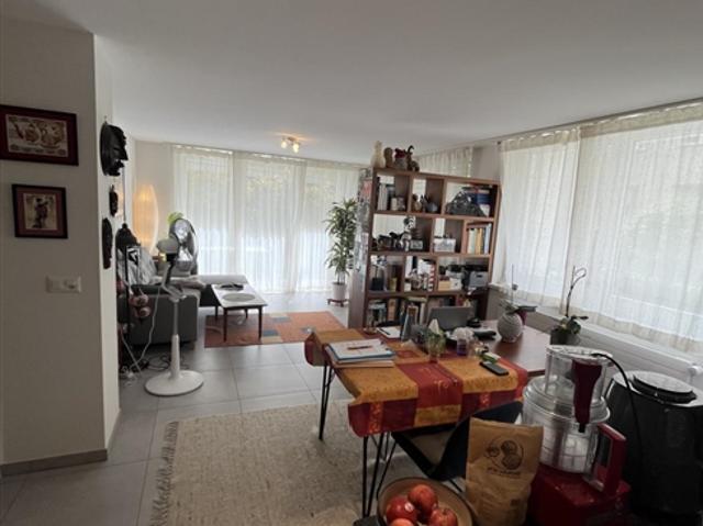 Charmante 2,5 Zimmer Wohnung im Erdgeschoss in Lausanne