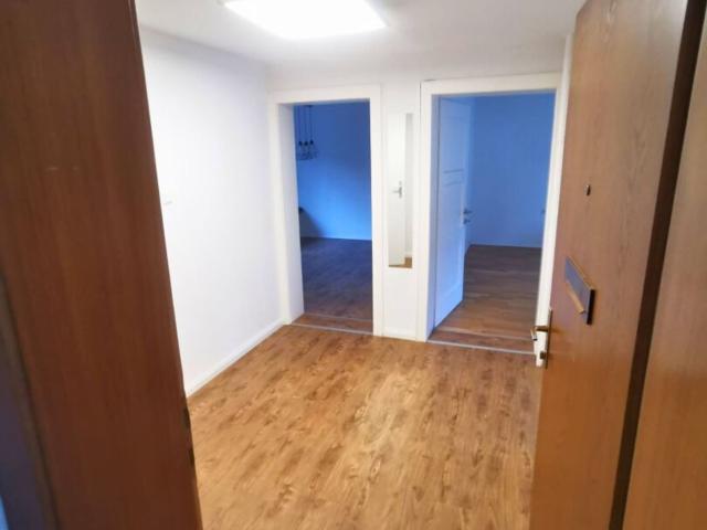 Charmante 2,5 Zimmer Wohnung im Hochparterre Renoviert, Gepflegt und Naturnah Gelegen