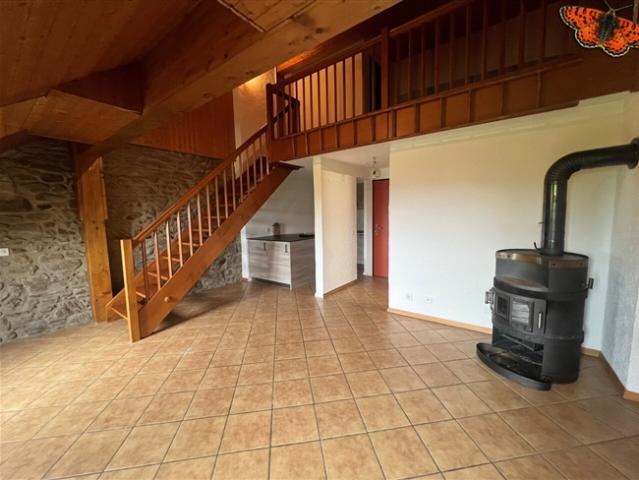 CHARMANTE 2 1/2 ZIMMER DUPLEX IN ROMONT!