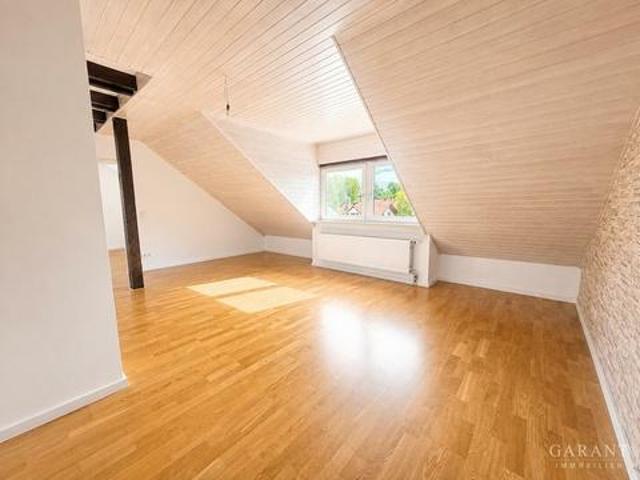 Charmante 2 1 2 Zimmer Dachgeschoss Wohnung mit Gartenanteil in ruhiger Bestlage von Gröbenzell