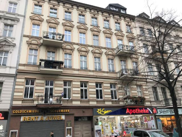 Charmante 2 Zimmer Altbauwohnung Kantstraße