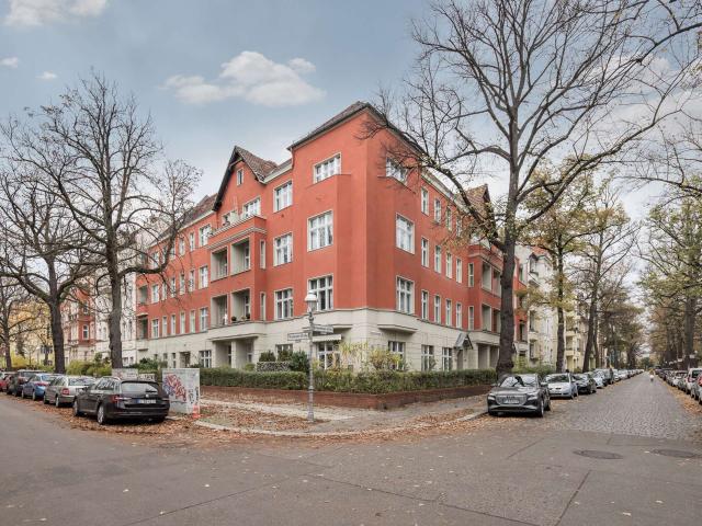 Charmante 2 Zimmer Altbauwohnung nahe dem beliebten Rüdesheimer Platz