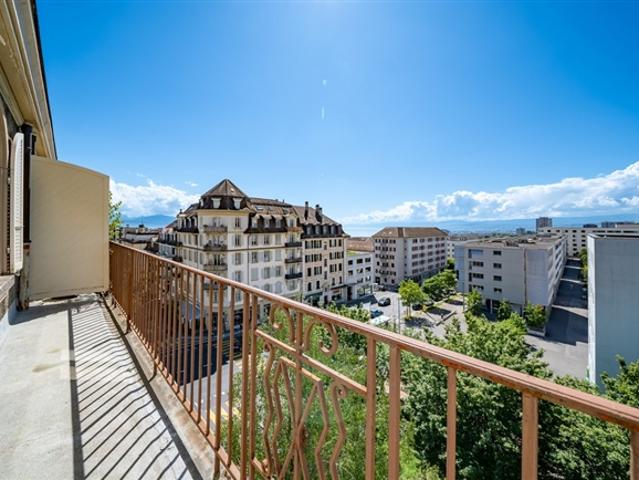 Charmante 2 Zimmer Wohnung im 5. Stock mit Balkon und offenem Blick