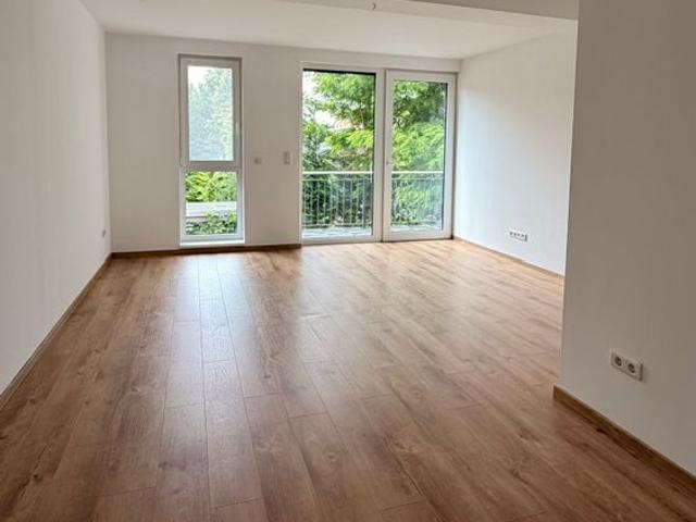 Charmante 2 Zimmer Wohnung mit sonnigem Balkon in Velten