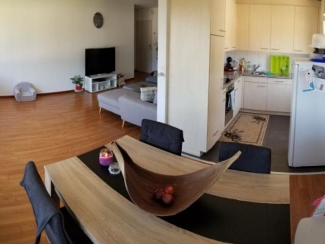 Charmante 4.5 Zimmer Wohnung mit Weitsicht und Balkon