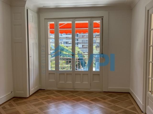 Charmante 4.5 Zimmer Wohnung mit Balkon in Champel