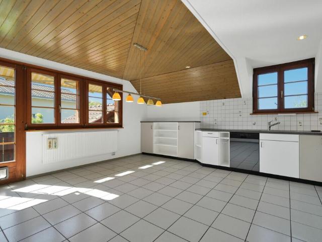 Charmante 4.5 Zimmer Wohnung im Grünen mit Wintergarten, grossem Aussenbereich in Guschelmuth