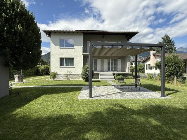 Charmante 4.5 Zimmer Erdgeschosswohnung im Tessiner Stil mit Garten in Ascona
