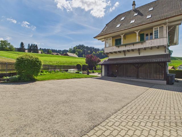 Charmante 4.5 Zimmer Maisonette mit Balkon in Enggistein