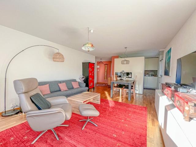 Charmante 4.5 Zimmer PPE Wohnung mit Balkon