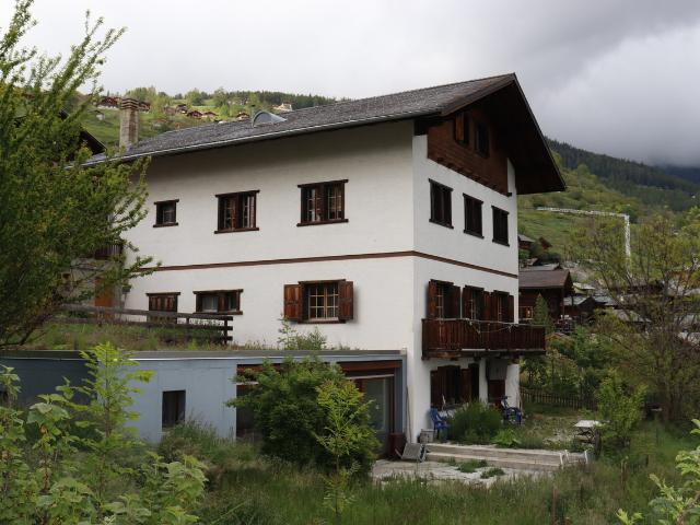 Charmante 4.5 Zimmerwohnung mit zusätzlichem Studiohäuschen in Mase!