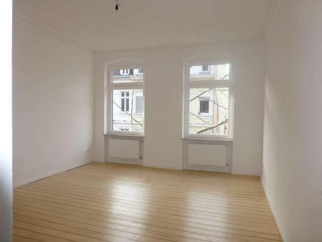 Charmante 4 ZKB mit Gäste WC und Wohnküche in stilvollem Altbau!