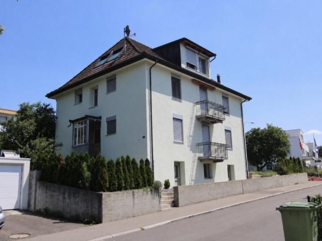 Charmante 4 Zimmerwohnung mit grossem Garten an ruhiger Lage