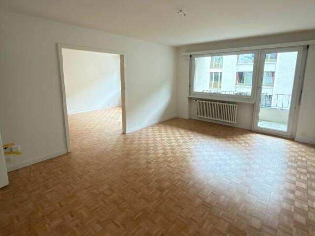 Charmante 4 Zimmer Stadtwohnung mit Balkon
