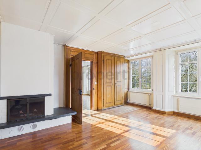 Charmante 4 Zimmer Wohnung mit Balkon und eigenem Garten, Mauren