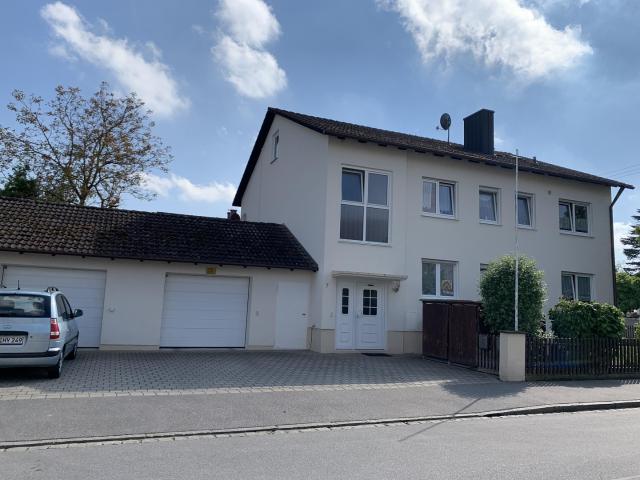 Charmante 4 Zimmer Wohnung mit großem Balkon in Straubing Ittling