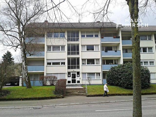 Charmante 4 Zimmer Wohnung mit drei Balkonen und Kachelofen in ruhiger Lage von Baden Baden