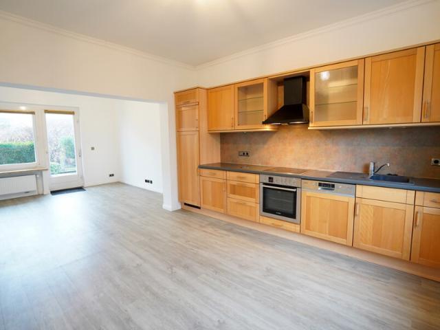 Charmante 4 Zimmer Wohnung mit Terrasse, zwei Balkonen und Carport