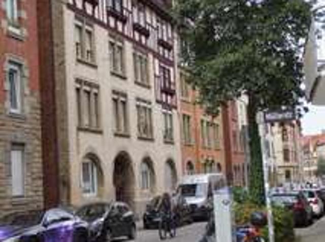 Charmante 69m² Wohnung: Zentral in Stuttgart, Umgeben von Natur und Wald Neu Saniert und Renoviert